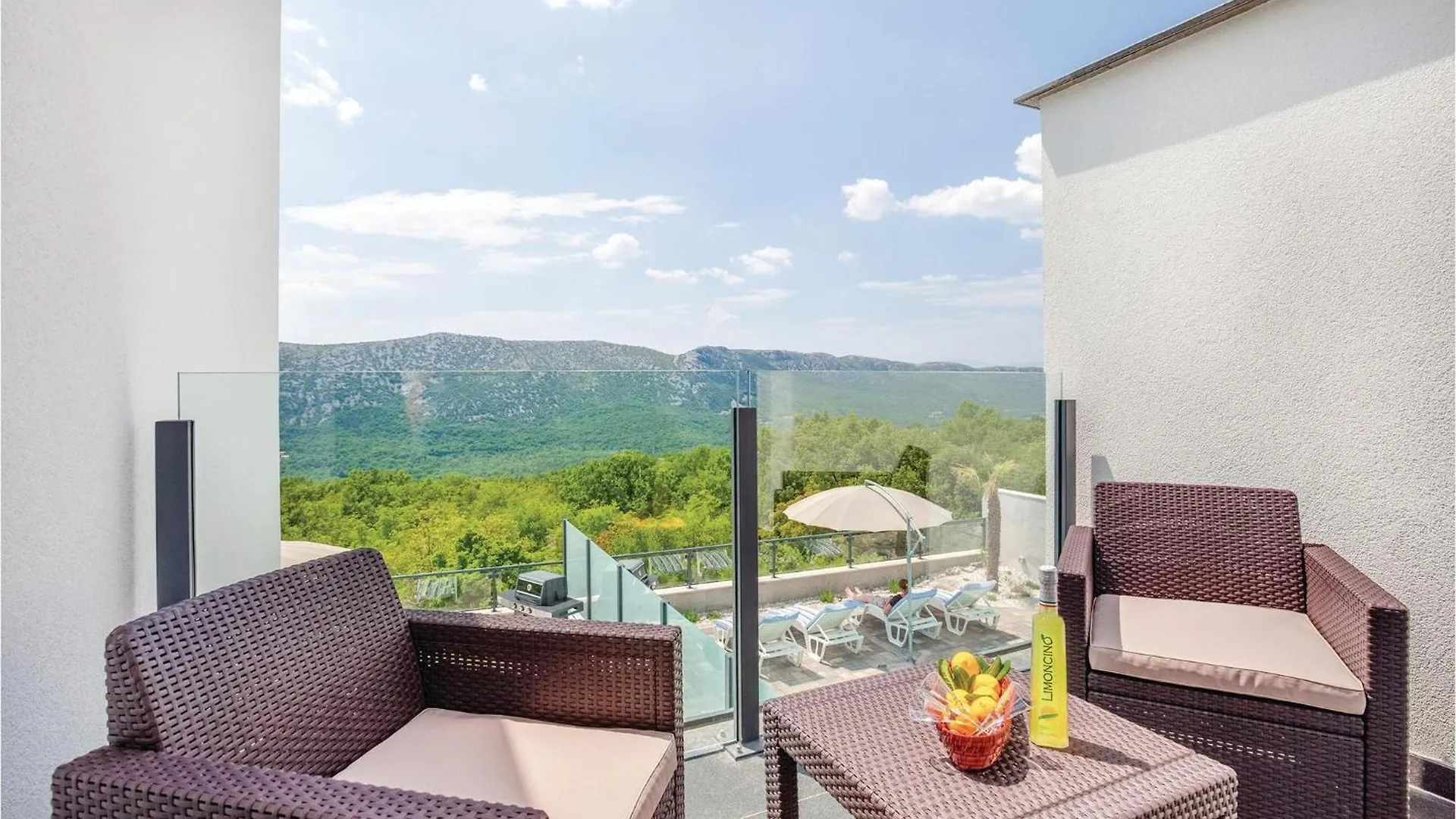 4 Bedroom Amazing Home In Kostelj Grižane